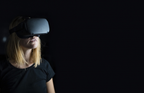 Photo of a woman wearing a virtual reality headset courtesy of Pixabay